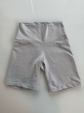 TNA Women's High-Rise Bike Shorts in Light Gray